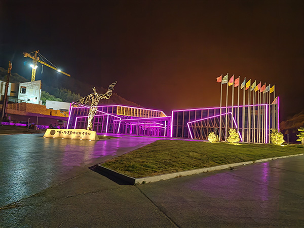 城市亮化是现代城市建设的重要组成部分，它不仅可以美化城市的夜景，还能提升城市的整体形象。随着科技的不断进步，城市亮化也得到了更多的关注和创新。本文将介绍一些关于城市亮化的创意和技术，帮助读者了解石河子城市亮化的重要性以及如何进行石河子城市亮化的规划和实施。